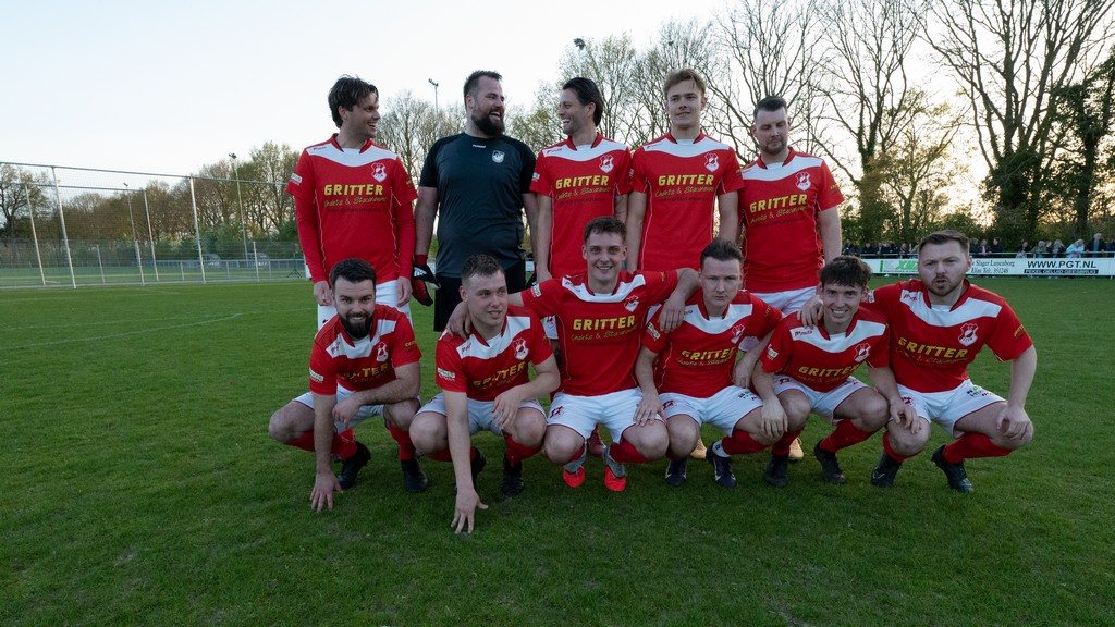 Broers Doldersum voor één avond weer samen in het rood‑wit van SC Elim.