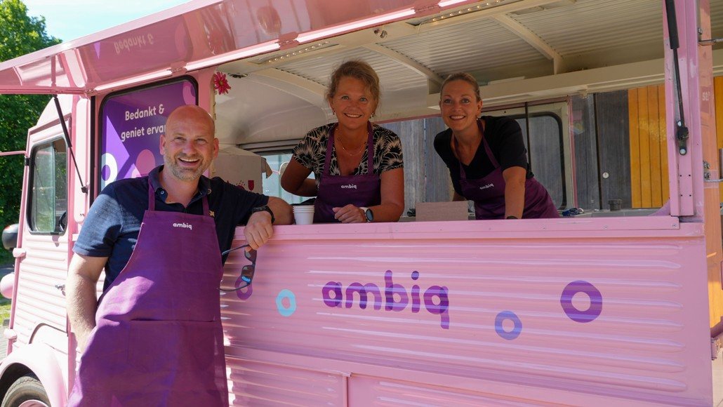 Ambiq verrast medewerkers en cliënten met ijsfoodtrucktour