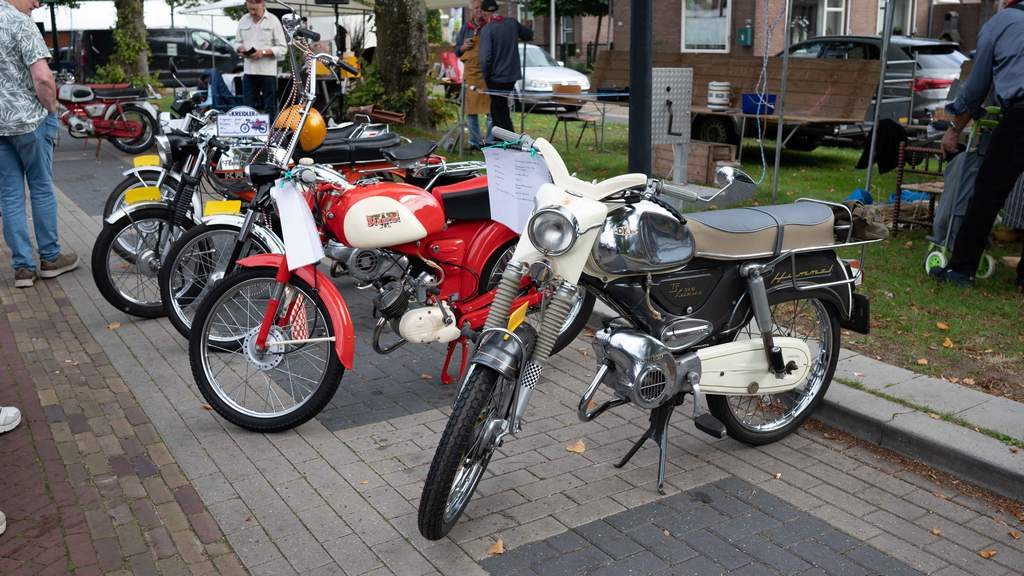 Jaarmarkt in Elim vol oude ambachten en nostalgische bromfietsen