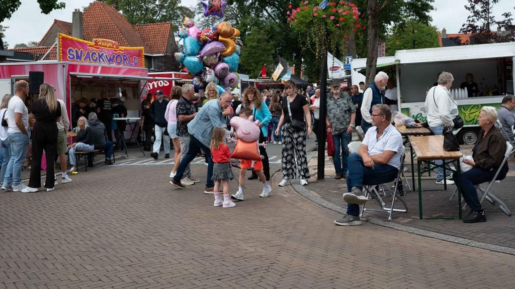 Jaarmarkt in Elim vol oude ambachten en nostalgische bromfietsen